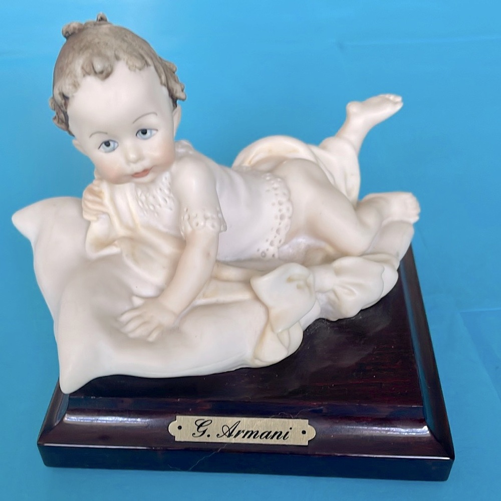 Giuseppe Armani Vintage 1986 “The Newcomer”Porcelain Figurine